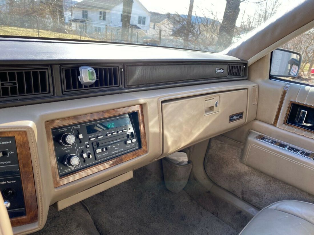 1985 Cadillac Fleetwood - photo 10