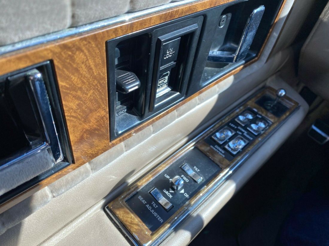 1985 Cadillac Fleetwood - photo 8