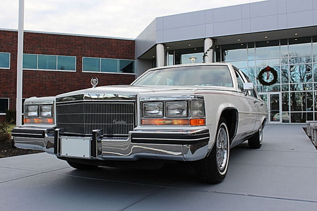1985 Cadillac Brougham Fleetwood Brougham - photo 2
