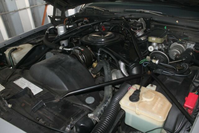 1985 Cadillac Fleetwood Brougham - photo 10