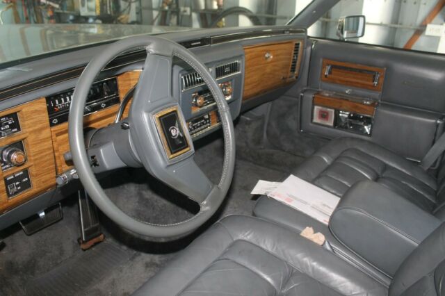 1985 Cadillac Fleetwood Brougham - photo 2