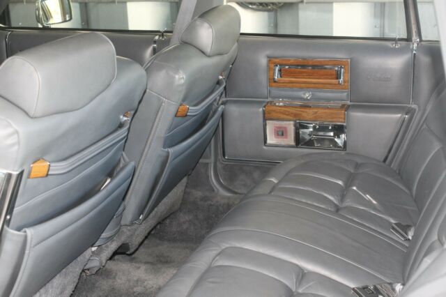 1985 Cadillac Fleetwood Brougham - photo 3