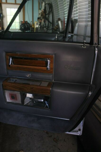 1985 Cadillac Fleetwood Brougham - photo 6
