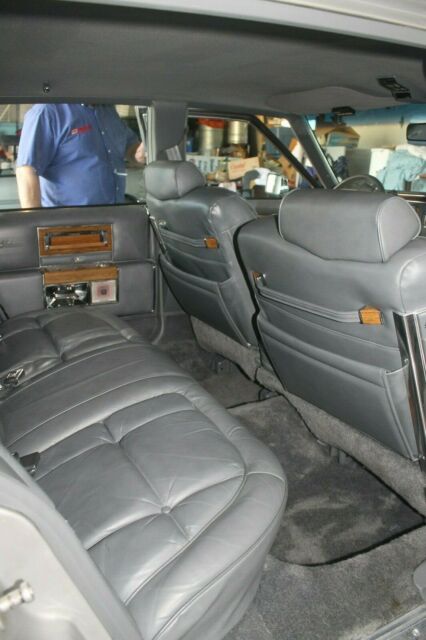 1985 Cadillac Fleetwood Brougham - photo 7