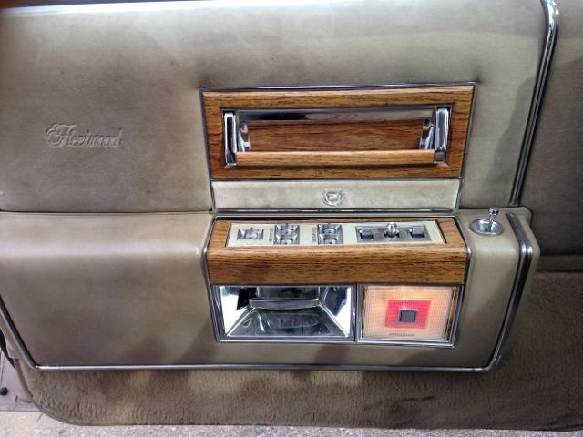 1985 Cadillac Fleetwood - photo 10