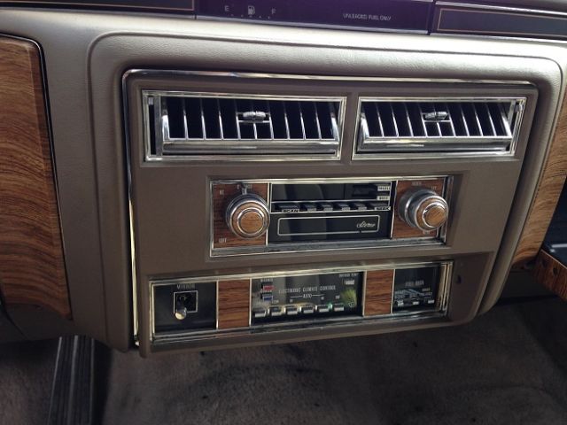 1985 Cadillac Fleetwood - photo 11