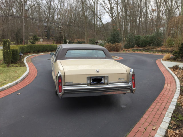 1985 Cadillac Fleetwood Brougham - photo 11