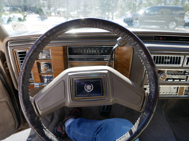 1985 Cadillac Fleetwood Brougham - photo 8