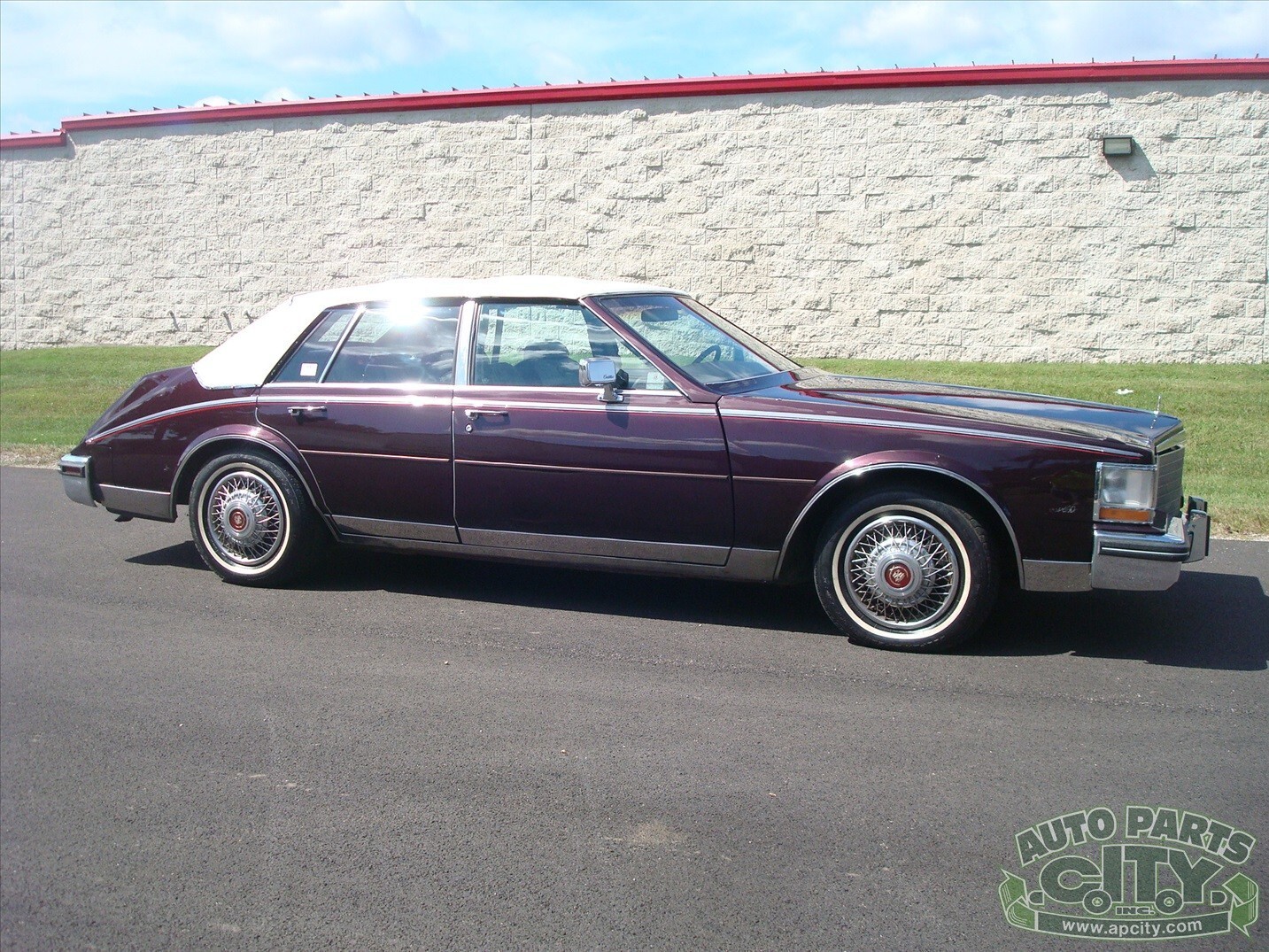 1985 Cadillac Seville 1985 CADILLAC SEVILLE BUSTLEBACK SEDAN 4.1 V8 WE SHIP - photo 2