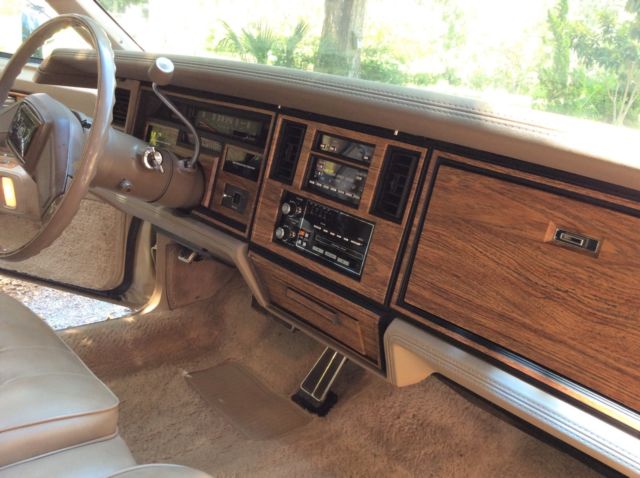 1985 Cadillac Seville Base 4 Door Sedan - photo 9