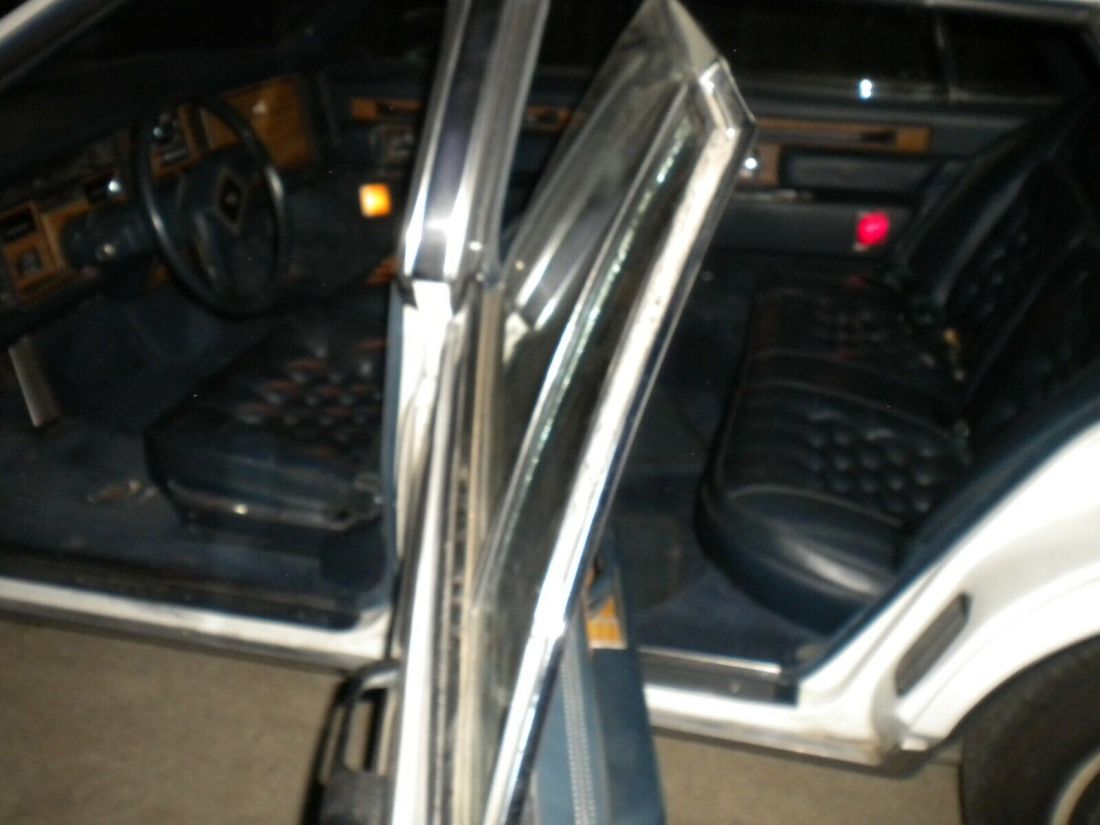 1985 Cadillac Seville - photo 2