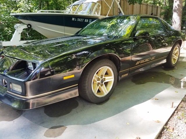 1985 Camaro IROC-Z tune port injected 305 auto T-Tops Black with Gold 1985 Chevrolet Camaro IROC -Z Gold