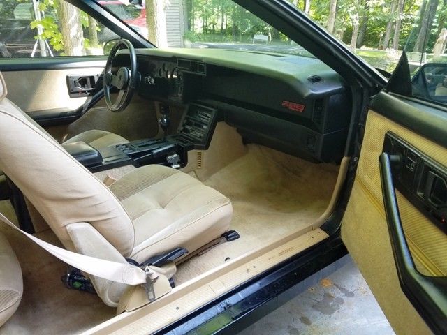 1985 Chevrolet Camaro IROC -Z Gold - photo 3