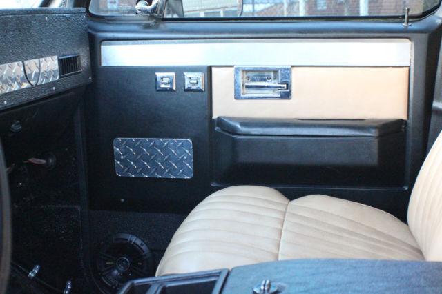 1985 Chevrolet Suburban - photo 12