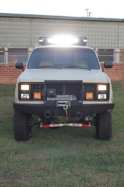 1985 Chevrolet Suburban - photo 8