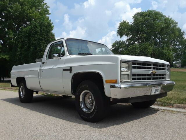 1985 Chevrolet 1500 C10 1/2 Ton Pick Up Truck Square Body 2x4 305ci Long Bed 1985 Chevrolet C-10 Custom Deluxe