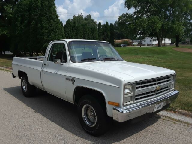 1985 Chevrolet C-10 Custom Deluxe - photo 2