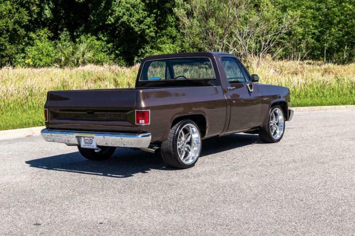 1985 Chevrolet C-10 Pickup - photo 9