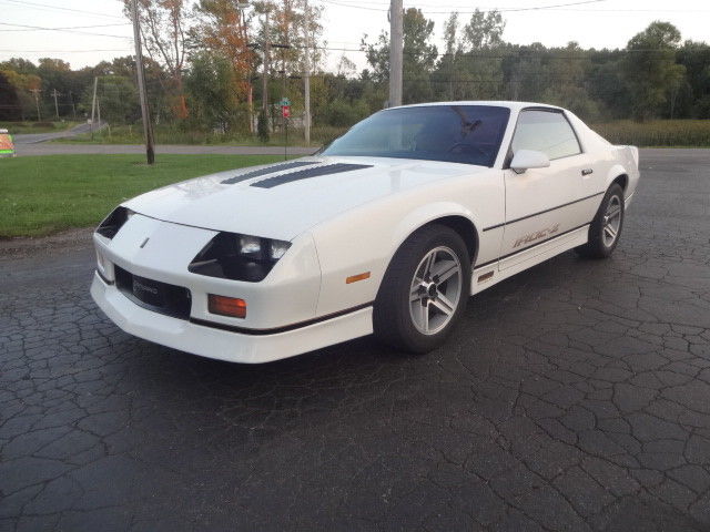 1985 Chevrolet Camaro IROC-Z Z28 305 HO 5 Speed White 66k Miles 1985 Chevrolet Camaro IROC-Z