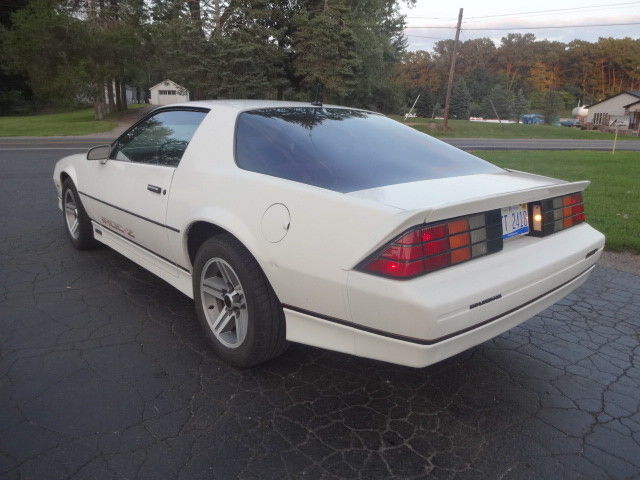1985 Chevrolet Camaro IROC-Z - photo 3
