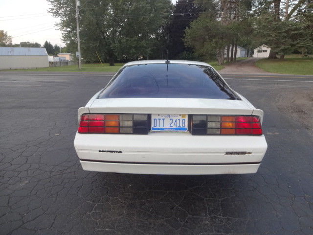 1985 Chevrolet Camaro IROC-Z - photo 4