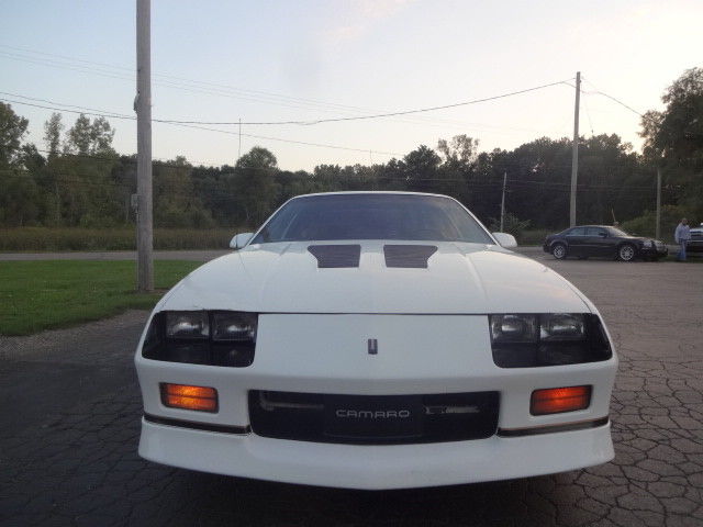 1985 Chevrolet Camaro IROC-Z - photo 8