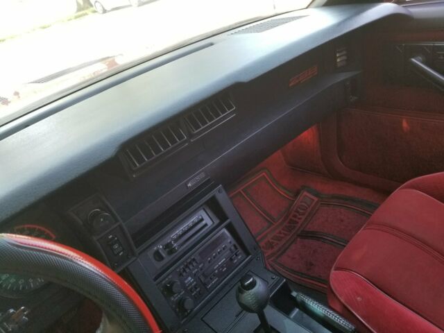1985 Chevrolet Camaro IROC Z28 - photo 5