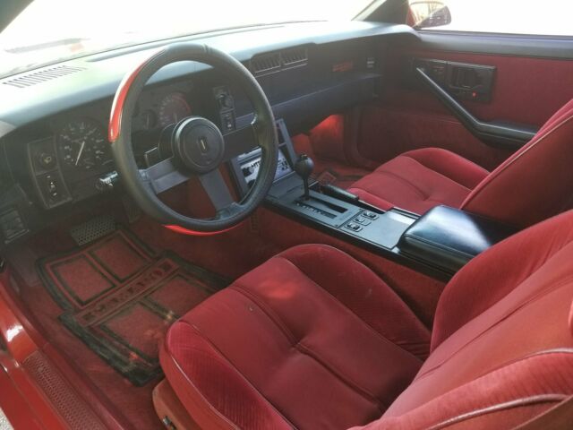 1985 Chevrolet Camaro IROC Z28 - photo 6