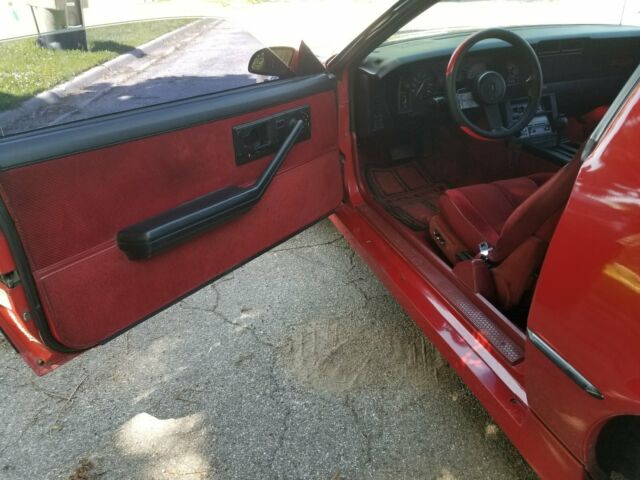 1985 Chevrolet Camaro IROC Z28 - photo 7