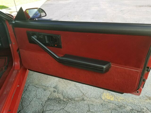 1985 Chevrolet Camaro IROC Z28 - photo 9