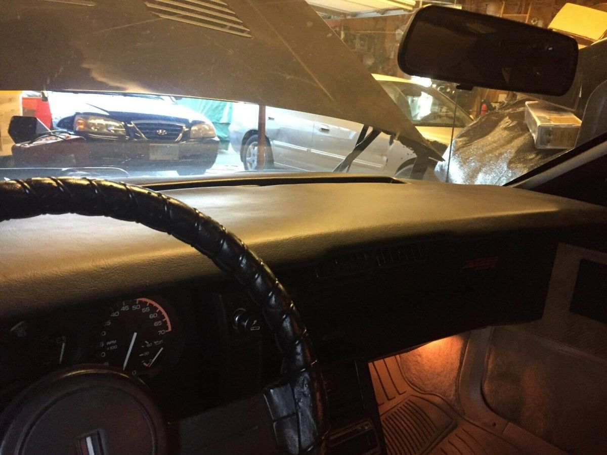 1985 Chevrolet Camaro irocz28 - photo 7