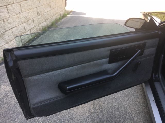 1985 Chevrolet Camaro IROC - photo 11