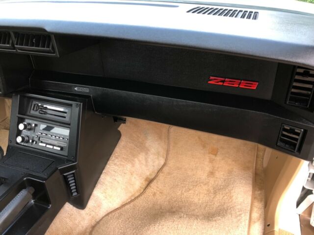 1985 Chevrolet Camaro - photo 13