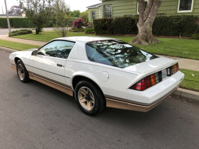 1985 Chevrolet Camaro - photo 2