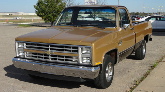 1985 Chevrolet C-10 2-door longbed - photo 2