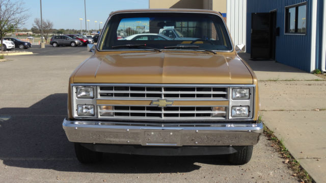1985 Chevrolet C-10 2-door longbed - photo 3