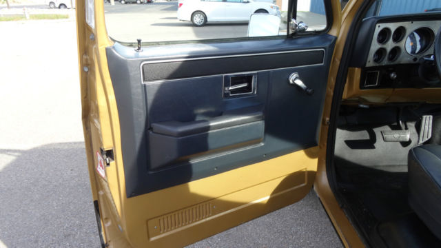 1985 Chevrolet C-10 2-door longbed - photo 9