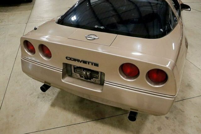1985 Chevrolet Corvette - photo 11