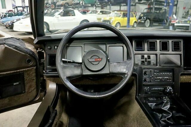 1985 Chevrolet Corvette - photo 12