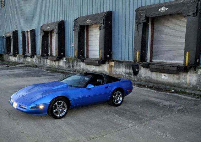 1985 Chevrolet Corvette Base Hatchback 2-Door - photo 3