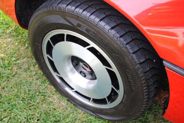 1985 Chevrolet Corvette Base Hatchback 2-Door - photo 11