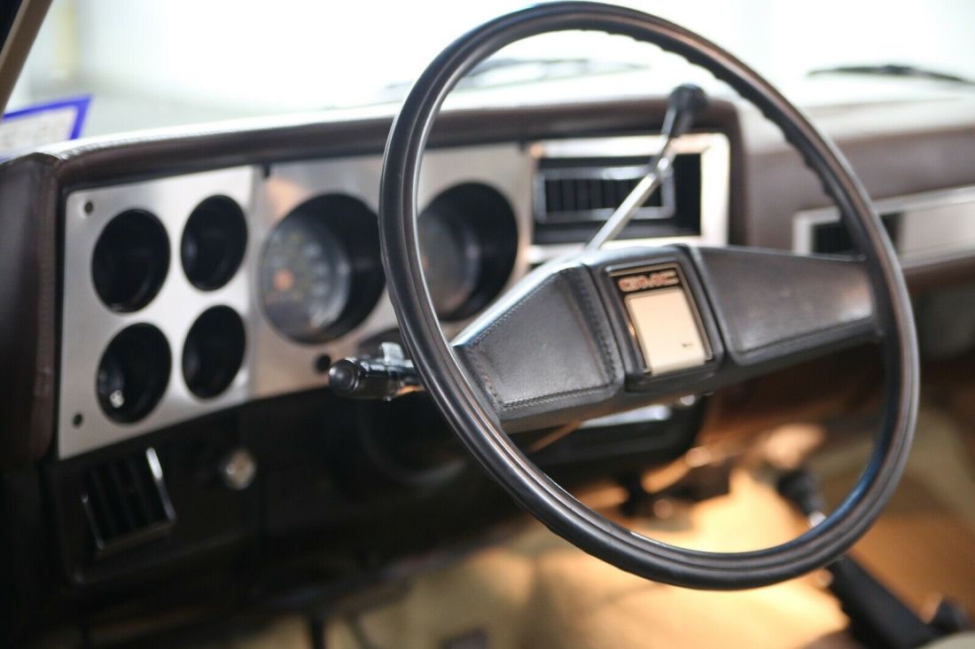 1985 Chevrolet C/K Pickup 1500 - photo 9