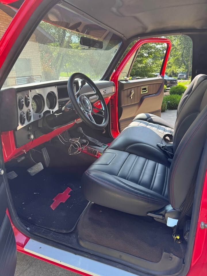 1985 Chevrolet C/K Pickup 1500 - photo 10