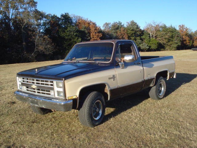 1985 Chevrolet C/K Pickup 1500 Silverado Standard Cab Pickup 2-Door - photo 2