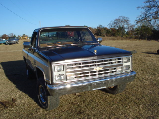 1985 Chevrolet C/K Pickup 1500 Silverado Standard Cab Pickup 2-Door - photo 3