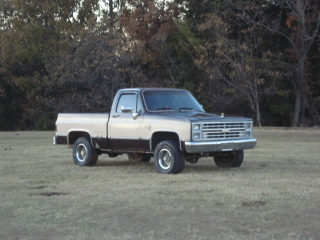 1985 Chevrolet C/K Pickup 1500 Silverado Standard Cab Pickup 2-Door - photo 4