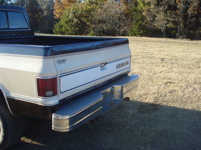 1985 Chevrolet C/K Pickup 1500 Silverado Standard Cab Pickup 2-Door - photo 7