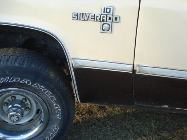 1985 Chevrolet C/K Pickup 1500 Silverado Standard Cab Pickup 2-Door - photo 8