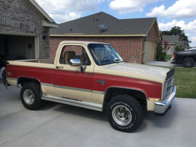 1985 Chevrolet K5 Blazer Silverado 4 x 4 5.7 L 350 67,00original miles 1985 Chevrolet Blazer