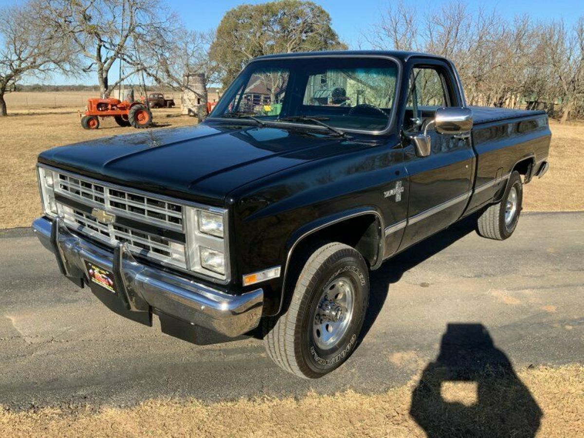 1985 Chevrolet Pickup Restored K10 1/2 ton Fleetside 4 x 4 p/u 5.7 700-R 8211 Mi 1985 Chevrolet Other Pickups Restored K10 1/2 ton Fleetside 4 x 4 p/u 5.7 700-R